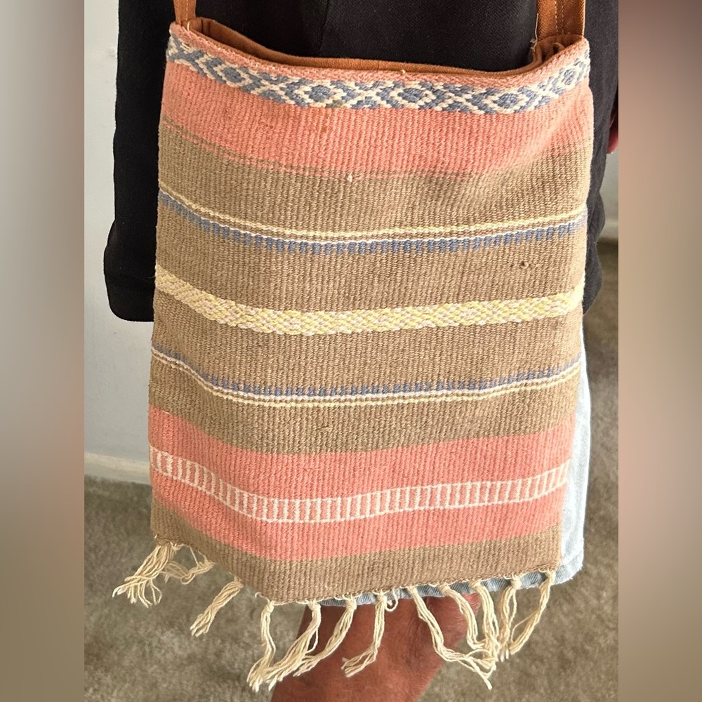 ♥️ Cross body/Messenger bag for Women. Great for school/work.